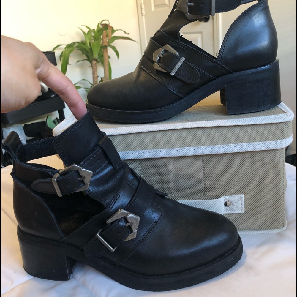 Topshop Chunky Heel Black Leather Boots